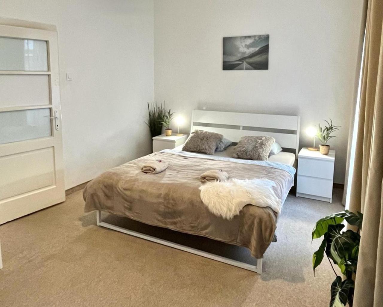 Apartment Lea - Old Town Bratislava Exterior foto